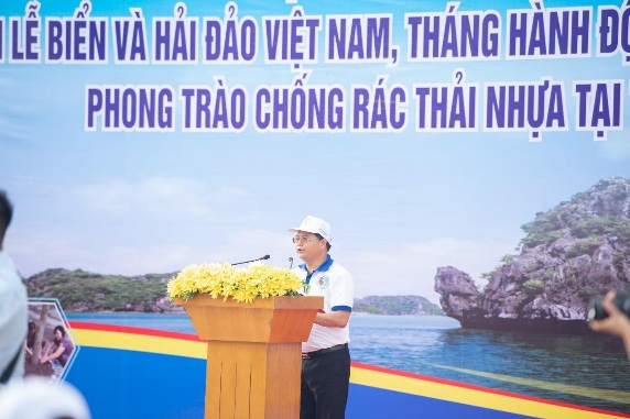 Ông Phạm Văn Cường, Phó Giám đốc Sở Tài nguyên - Môi trường tỉnh Quảng Ninh phát biểu tại lễ mít tinh
